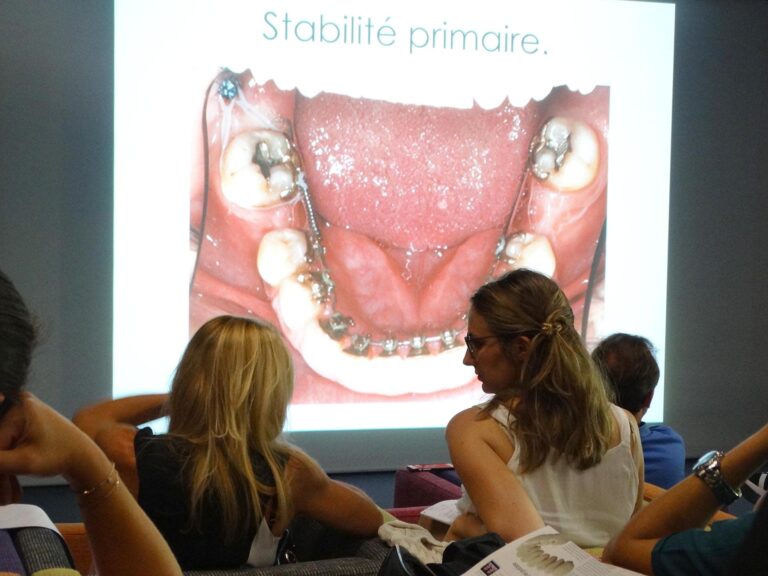 formation dentaire minivis orthodontiques sourire